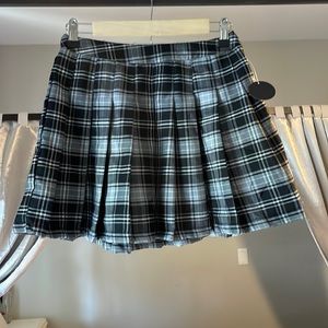 black and white pleated mini skirt